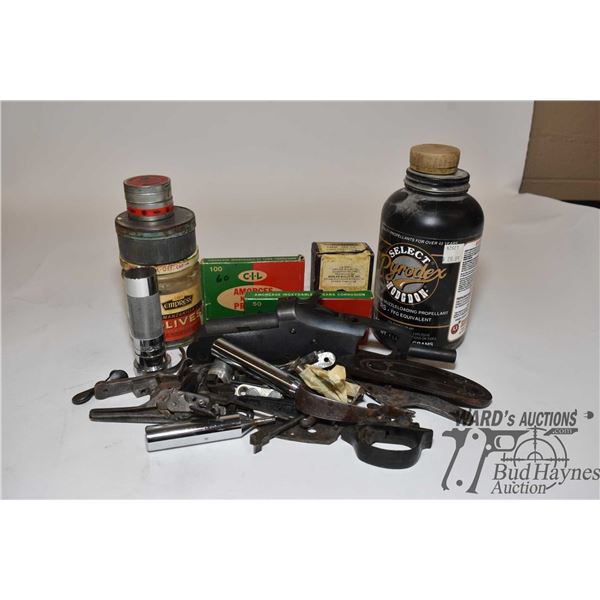 Selection of gun misc. including approx. 200 percussion caps, 60 CIL 4BP primers, 18 CIL 4B primers,