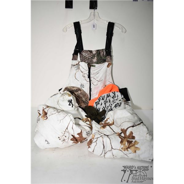 Realtree mens XL overalls w/ reversible colors from fall to winter, insulated for winter. Comes w/ m