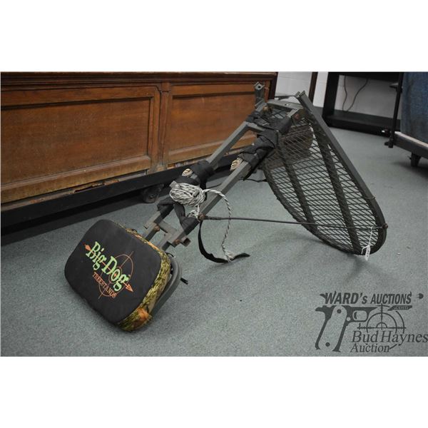 Big dog tree stand w/ straps and padded seat