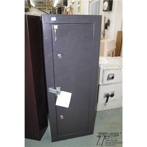 Metal gun locker with space for 12 long guns and three shelves for ammo, double locks and added comb
