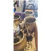 Image 2 : TRAY OF VINTAGE BRASS ITEMS