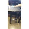 Image 2 : 2 SADDLE STYLE BAR STOOLS