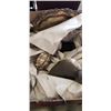 Image 2 : LARGE BOX OF ASSORTED DECOR ITEMS