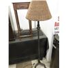 Image 3 : 2 Side tables and floor lamp