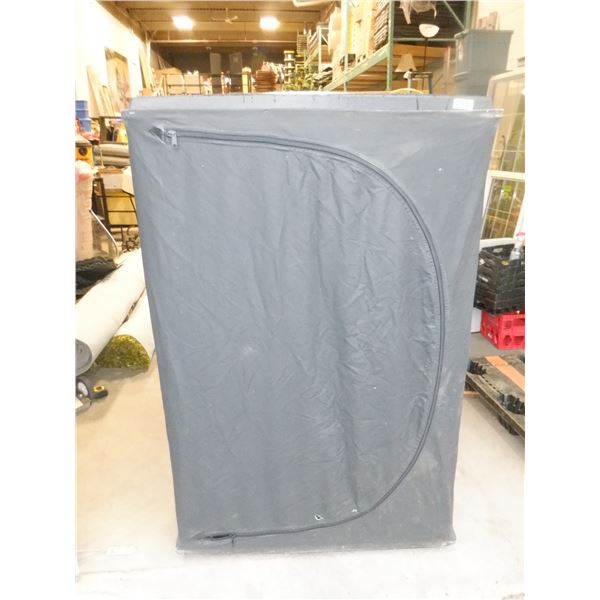 Ice fishing tent