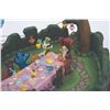 Image 2 : A WDCC Enchanted Places "Alice in Wonderland" Sculpture.