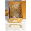 Image 1 : BOX OF BRASS CABINET PULLS
