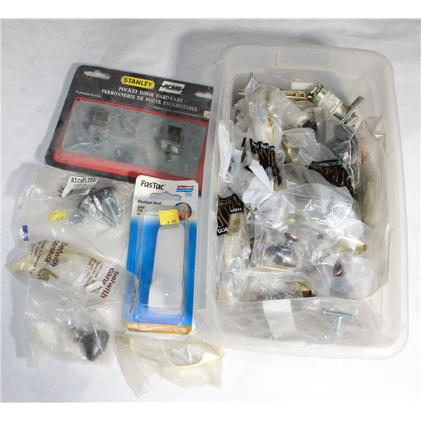 MIXED TRAY OF CABINET KNOBS, PULLS, AND MORE