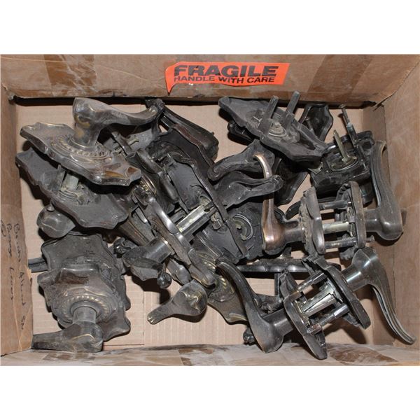 LARGE LOT OF VINTAGE DOOR HANDLES