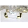 Image 2 : TRAY OF BRASS AND WHITE FINISH CABINET PULLS