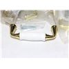 Image 2 : TRAY OF BRASS AND WHITE FINISH CABINET PULLS