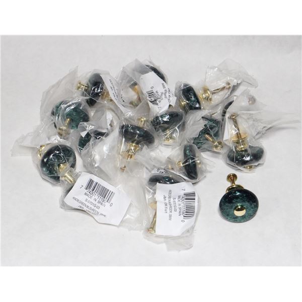 TRAY OF GREEN MUSHROOM/ BRASS FINISH CABINET KNOBS