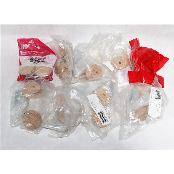 BAG OF OAK CABINET KNOBS 1-1/2"