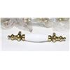 Image 2 : TRAY OF BRASS AND WHITE FINISH CABINET PULLS