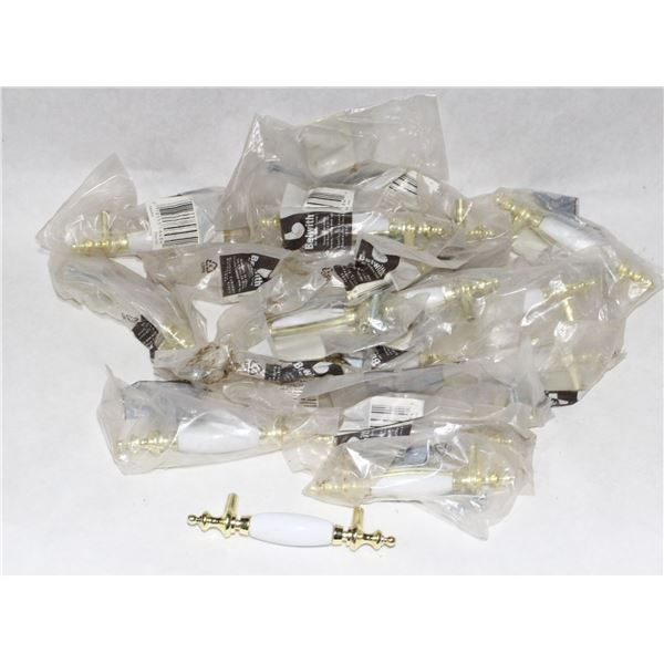 TRAY OF BRASS AND WHITE FINISH CABINET PULLS
