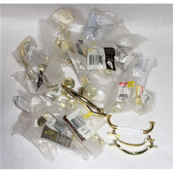 TRAY OF ASSORTED STYLE CABINET PULLS AND KNOBS