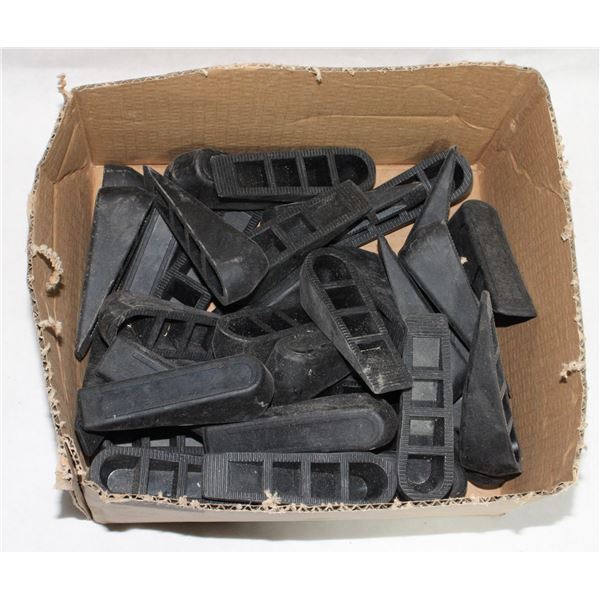 LARGE LOT OF RUBBER DOOR STOPS