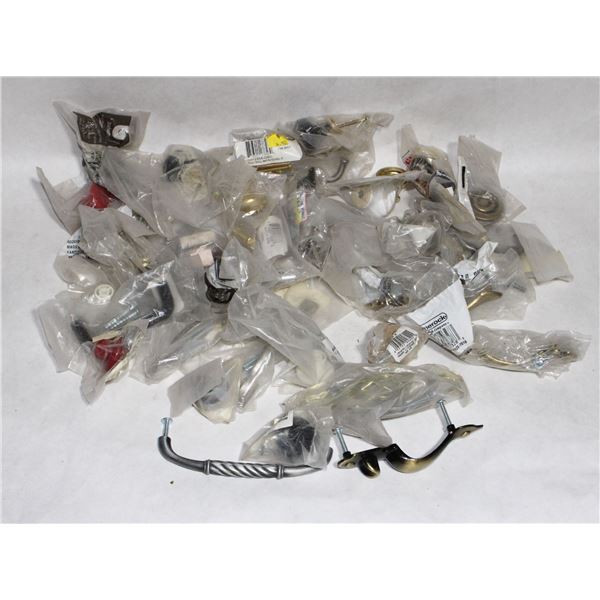 TRAY OF MIXED PATTERN CABINET KNOBS AND PULLS