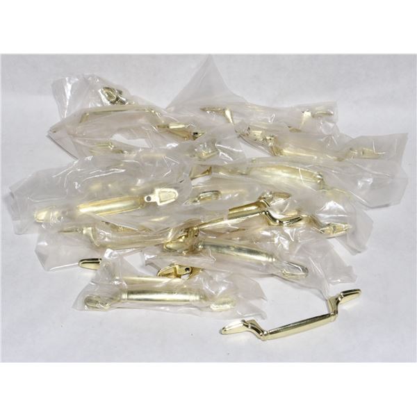 TRAY OF BRASS CABINET PULLS