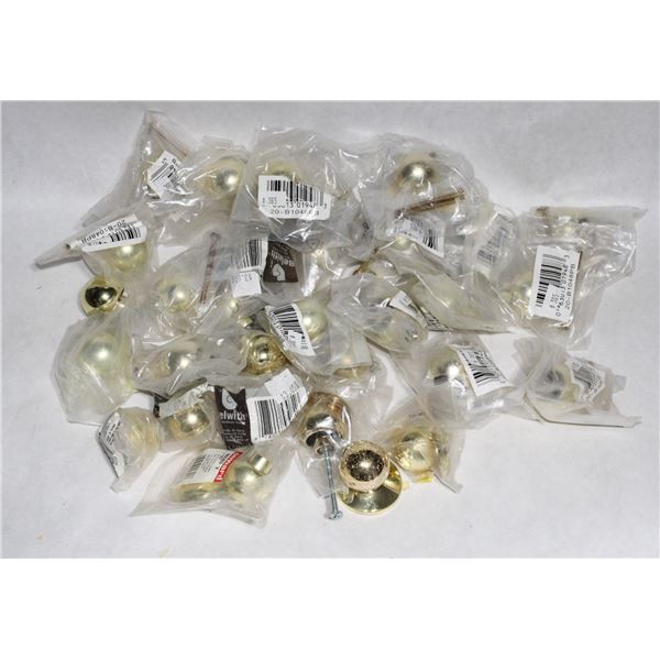 TRAY OF POLISHED BRASS CABINET KNOBS