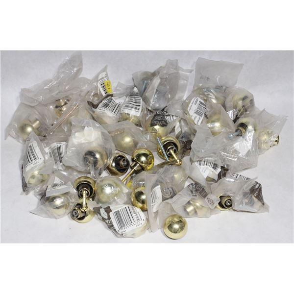 TRAY OF POLISHED BRASS CABINET KNOBS