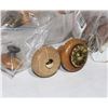 Image 2 : TRAY OF WOOD AND BRASS FINISH CABINET KNOBS