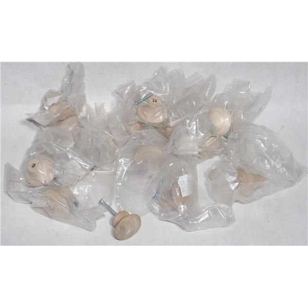 TRAY OF MAPLE WOOD CABINET KNOBS