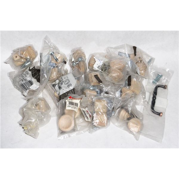 FLAT OF SQUARE WOOD CABINET KNOBS