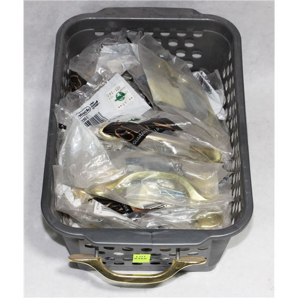 TRAY OF GOLD FINISH CABINET PULLS