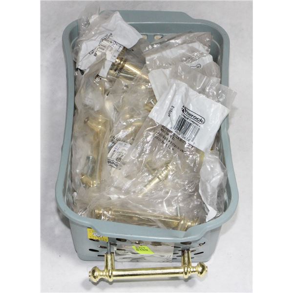 TRAY OF GOLD FINISH CABINET PULLS