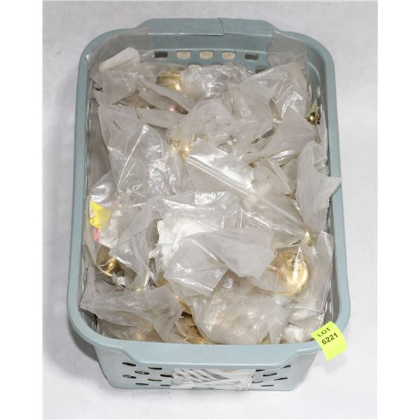 TRAY OF GOLD AND WHITE FINISH CABINET KNOBS