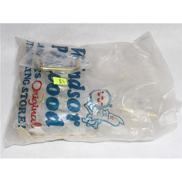 TRAY OF GOLD FINISH CABINET PULLS