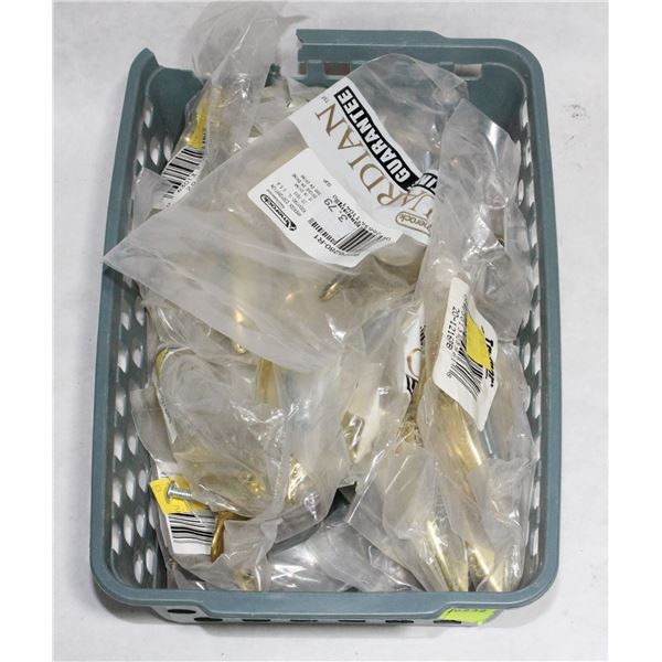 TRAY OF BRASS AND GOLD FINISH CABINET PULLS