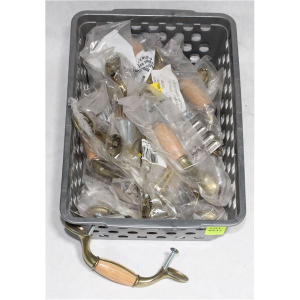TRAY OF BRASS AND WOOD FINISH CABINET PULLS