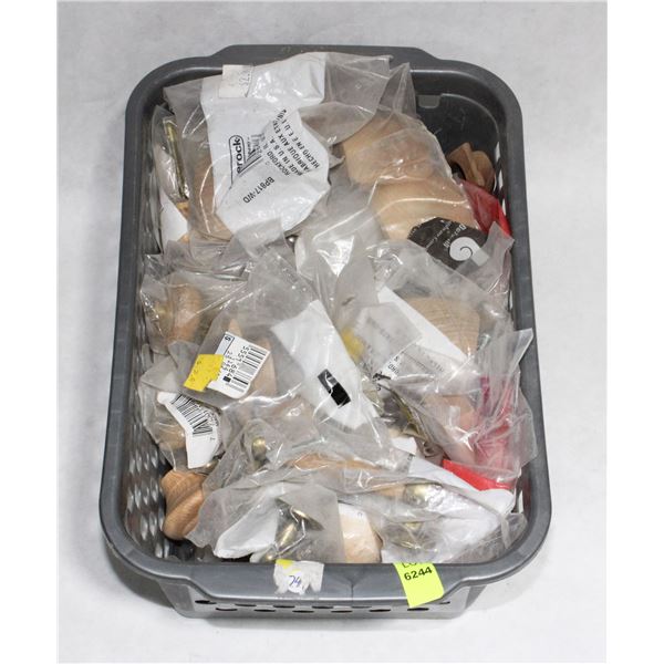 TRAY OF BRASS AND WOOD FINISH CABINET KNOBS/PULLS