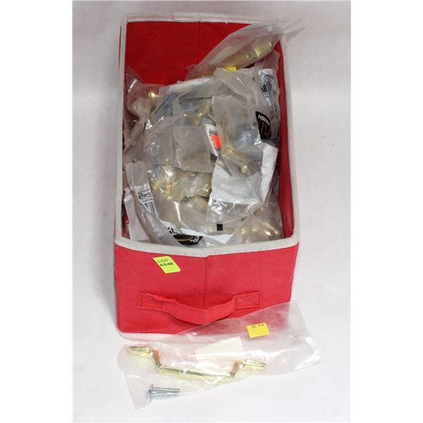 TRAY OF GOLD FINISH CABINET PULLS