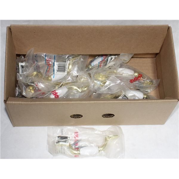 TRAY OF GOLD AND WHITE FINISH CABINET PULLS