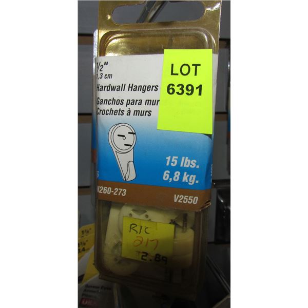 LOT OF HARDWALL HANGERS