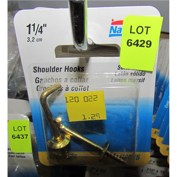 LOT OF SHOULDER HOOKS