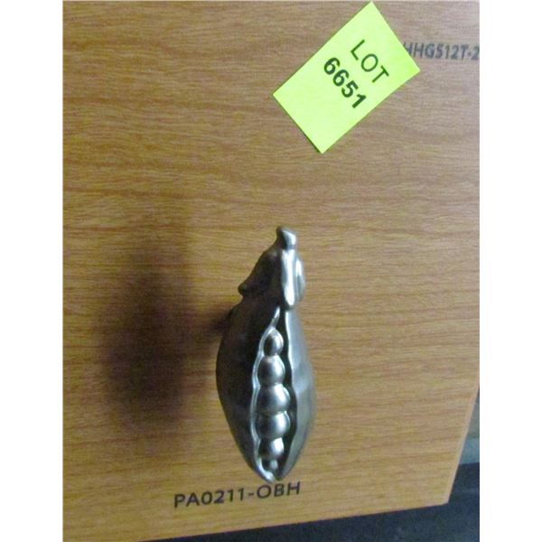 CABINET KNOB - PEAS  BRUSHED NICKEL
