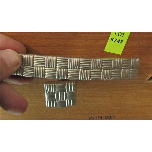 MIXTURE SQUARE KNOBS AND PULLS