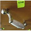 Image 1 : WHT/SATIN CHROME PULLS 3'