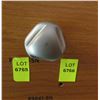 Image 1 : 3 SIDED SATIN CHROME KNOBS