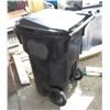Image 1 : ROLLING GARBAGE BIN