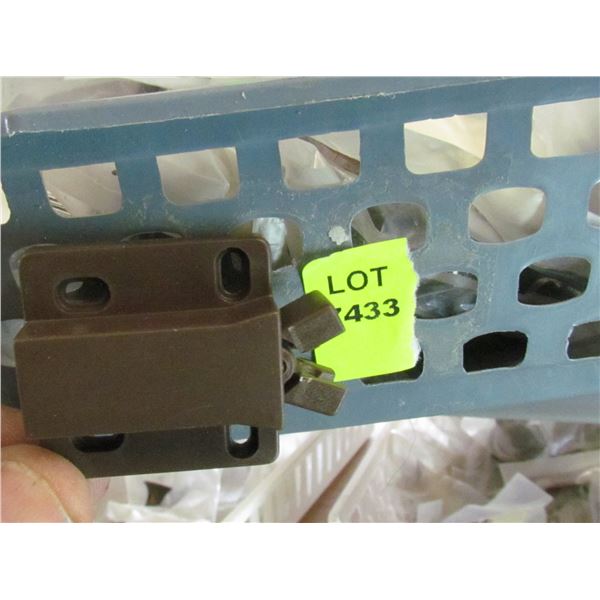 CABINET CATCHES P656-STB