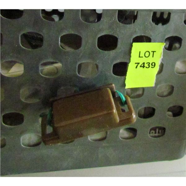 BROWN MAGNETIC CATCHES