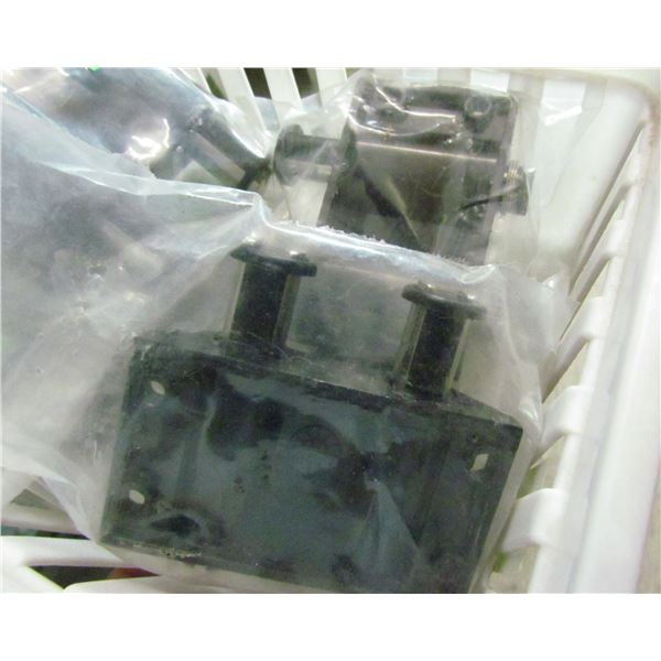 DOUBLE MAGNETIC CATCHES