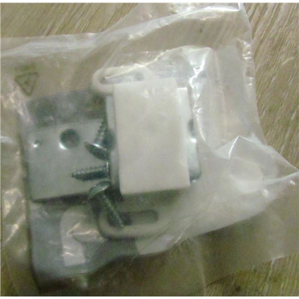 WHITE MAGNETIC CATCHES