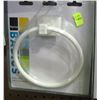 Image 1 : WHITE TOWEL RING