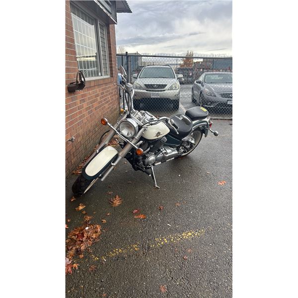 1999 YAMAHA VSTAR, MOTORCYCLE, VIN JYAVM01N5XA001505,